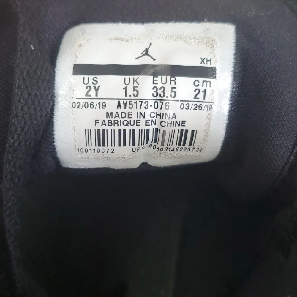 Nike Air Jordan Sneakers Shoes unisex leather size 2Y - Picture 5 of 8